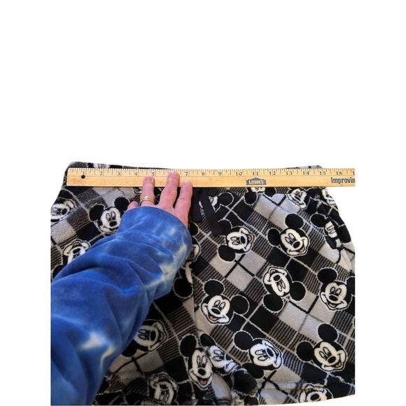 Disney Mickey Mouse Women's Plaid Sleep Shorts Black Size M fuzzy comfy core NWT - Picture 11 of 16